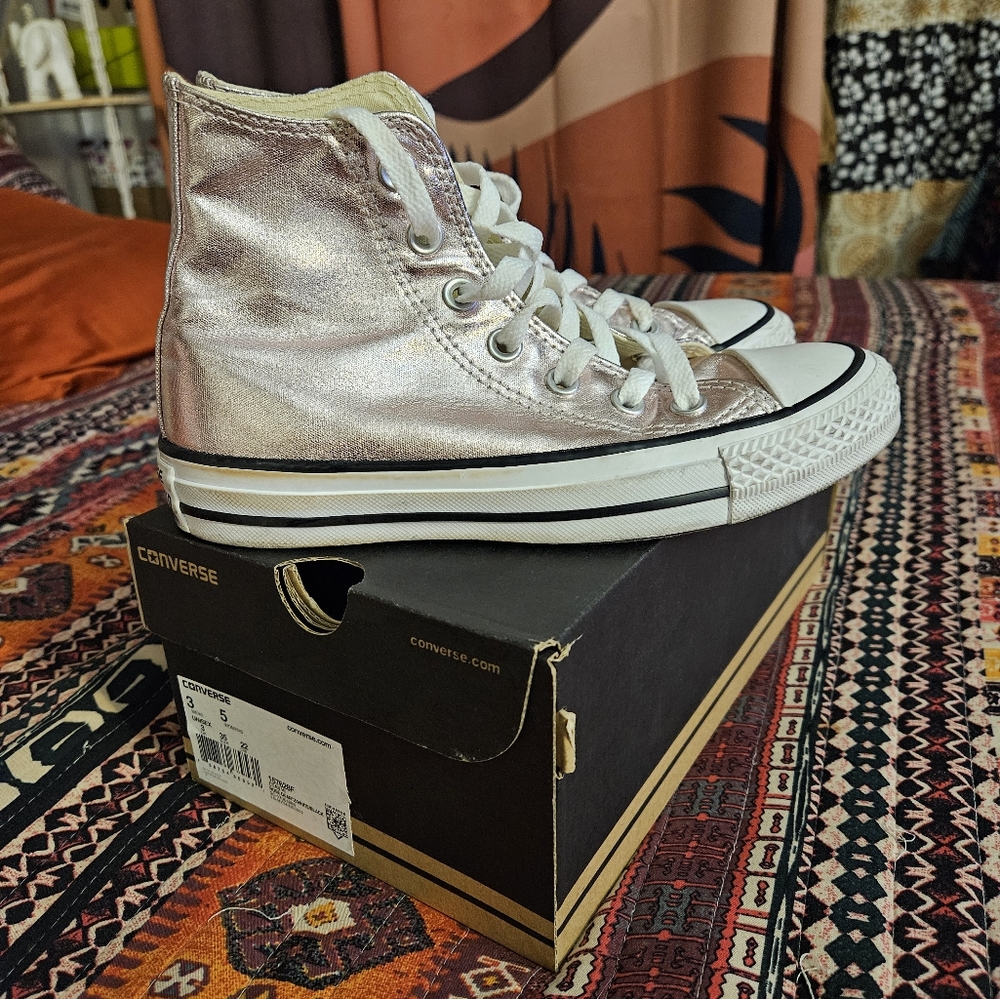 Converse rose quartz/white/black women size 5